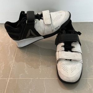 Women’s Reebok Black & White Weightlifting Sneaker Size 6.5